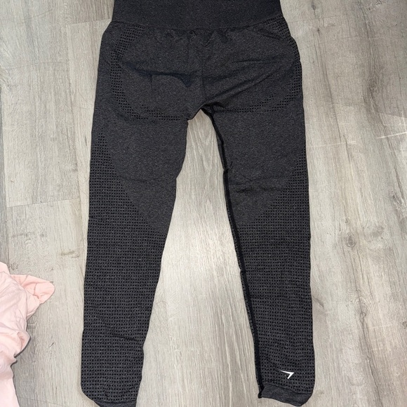 Gymshark Grey Leggings with Black Details - Picture 3 of 5